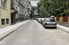 Вътрешна улица в центъра на Пловдив е без дъждопреносни шахти, строителите са ги асфалтирали vatreshna-ulitsa-tsentara-plovdiv-e-bez-964.png