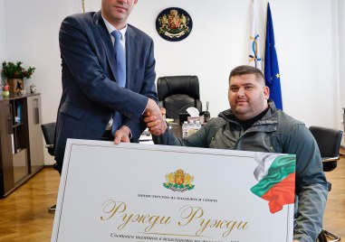 Спортният министър награди шампиона Ружди Ружди с 50 000 лева