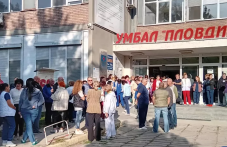 Над половината служители на УМБАЛ Пловдив се подписаха в подкрепа на д-р Генев, чакат среща с министъра