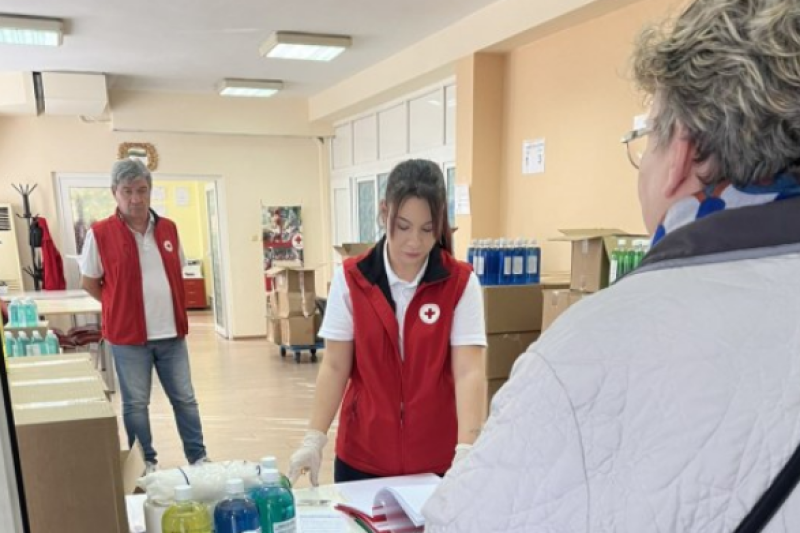 БЧК започва раздаването на хранителни пакети в Асеновград, Куклен, Лъки, Първомай, Садово