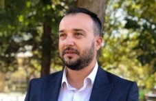 Разследване: Защо македонски депутат отрича българските си корени?