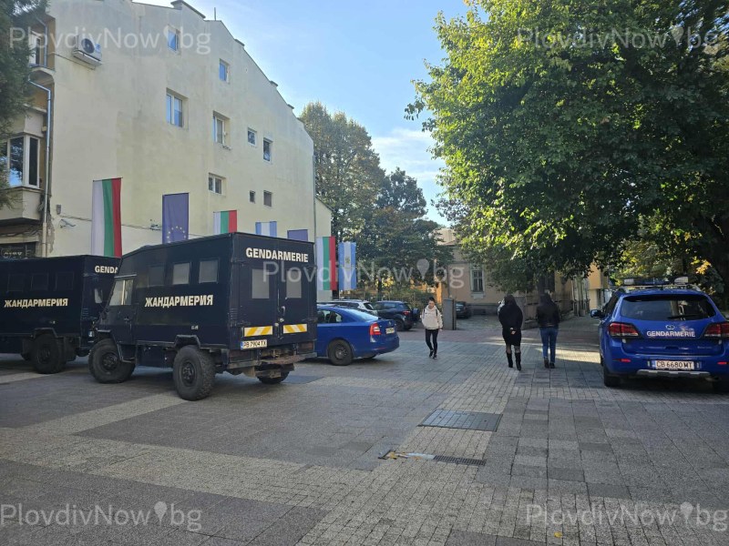 Полиция и жандармерия влязоха в Общината