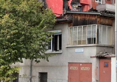 Пожар пламна в необитаема къща в Кършияка