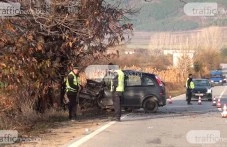 Автомобил падна в канал край Пловдив, един е загинал, а трима са ранени