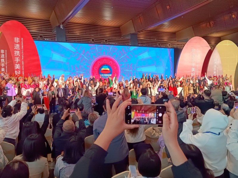 Ансамбъл “Тракия“ представи България на престижен форум в Китай