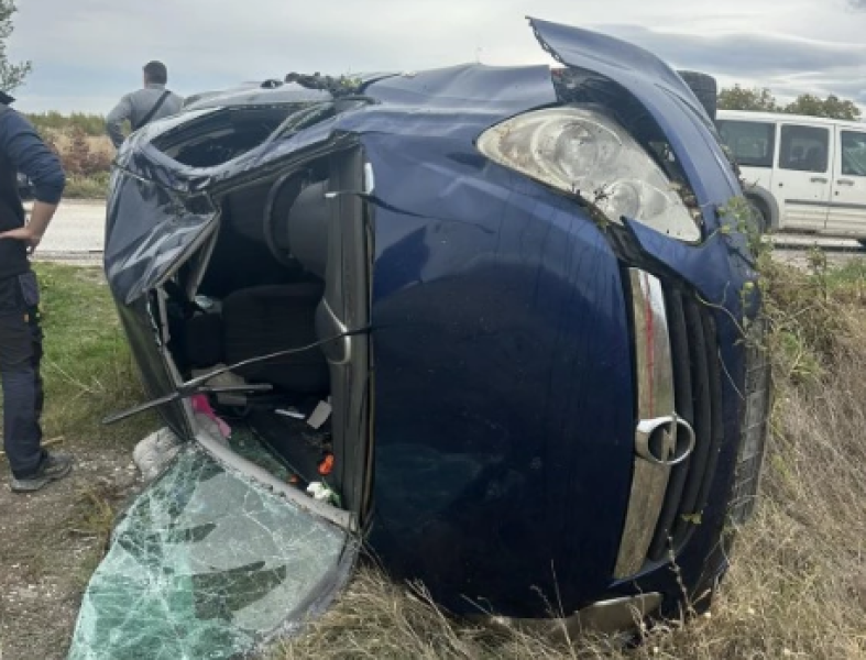 Тежка катастрофа край Белащица, кола се преобърна