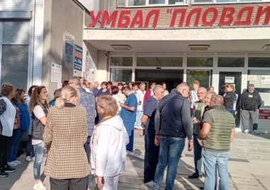 Протестиращите медици от УМБАЛ-Пловдив се срещнаха с представители на БЛС и синдикат