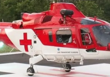 Вдигнаха въздушната линейка за родилка