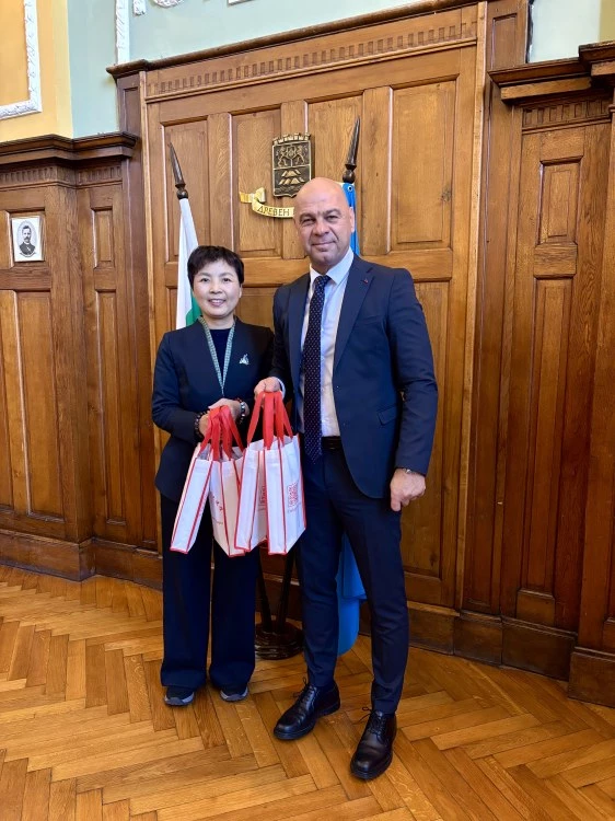 Кметът Костадин Димитров и посланикът на Китай обсъдиха възможности за икономическо и културно партньорство