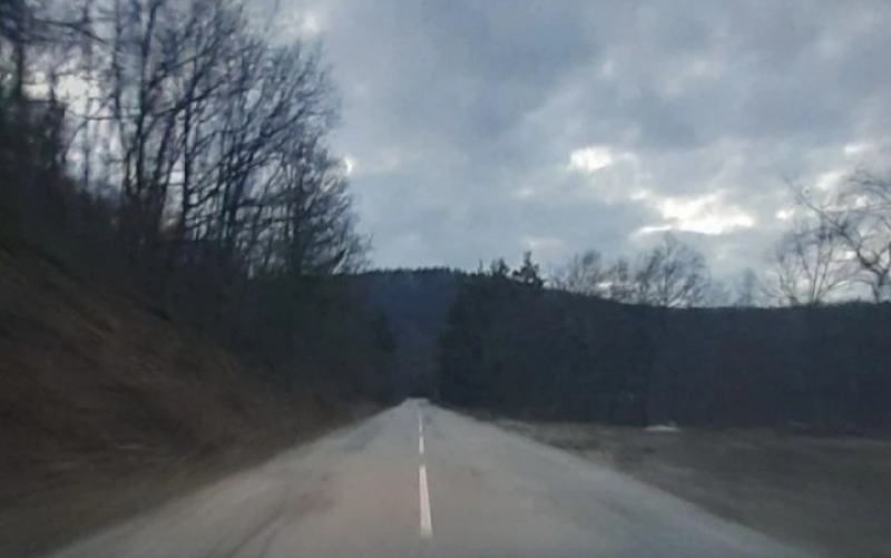 Временно ще бъде затруднено движението по пътя Храбрино – Дедово – Равнища