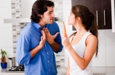 Как да разпознаем лъжеца по поведението му