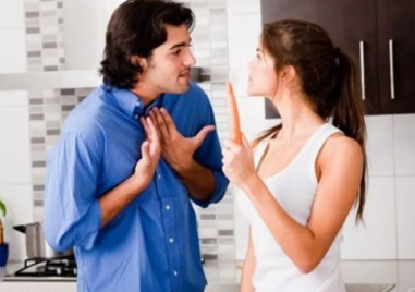 Как да разпознаем лъжеца по поведението му