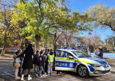 Патрулка “нахлу“ в пловдивско училище за тематичен ден по безопасност на движението по пътищата