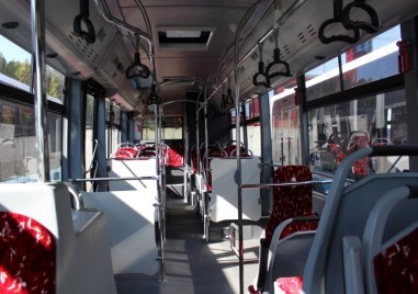 Пускат повече автобуси за задушницата в събота