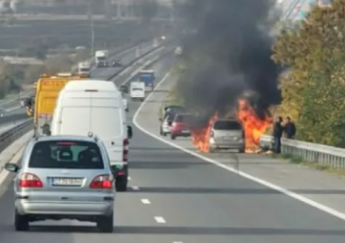 Кола пламна на магистрала “Тракия“