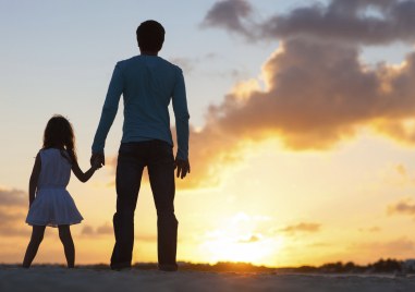 Учени: Влиянието на таткото върху дъщерята е по-голямо от това на майката