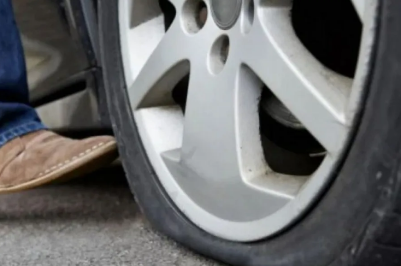 Майка с бебе изпадна в беда на пътя, десетки подминаха