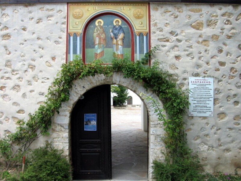 Светите Козма и Дамян - братя лечители и безсребреници, почита Църквата днес