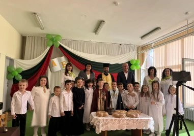 С вдъхновение и гордост: Децата от район “Източен“ отбелязаха Деня на будителите