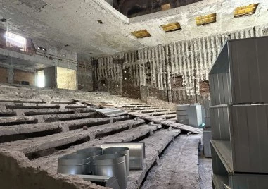 Реконструкцията на кино „Космос“ върви с интензивни темпове