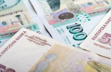 НОИ утвърди проектобюджета за 2026 - колко ще станат майчинството, заплатите и пенсиите