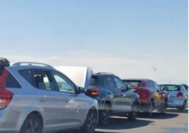 Верижна катастрофа край Стряма, двама са в болница