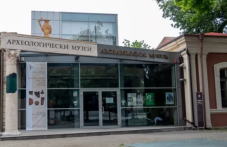 Постерна изложба „Тракиеца“ – графичен роман с балкански дух, гостува в Археологическия музей