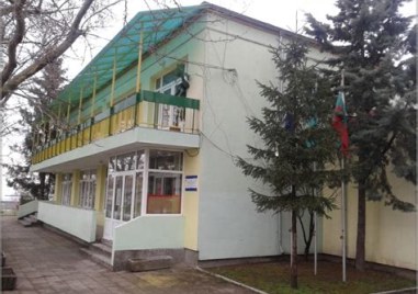 Детски градини в Карлово празнуват 50 години със засаждане на 50 дръвчета