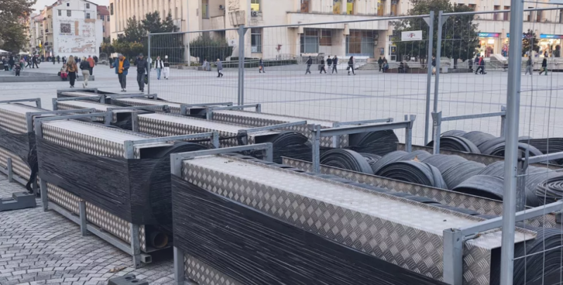 Изграждат вече ледената пързалка в Пловдив, ще бъде по-голяма от миналогодишната