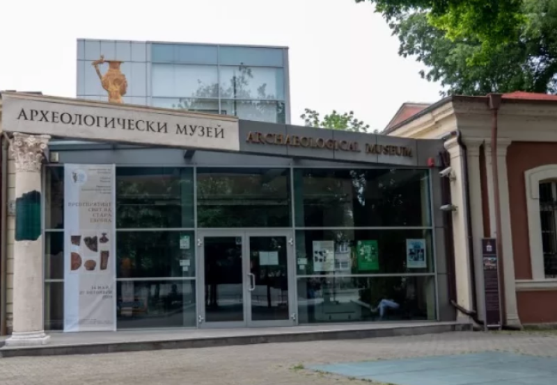 Постерна изложба „Тракиеца“ – графичен роман с балкански дух, гостува в Археологическия музей