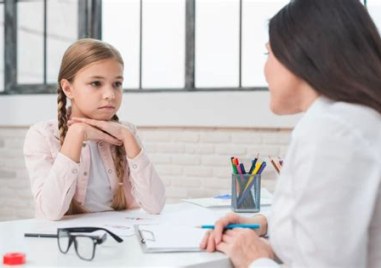 МОН увеличава броя на училищните психолози