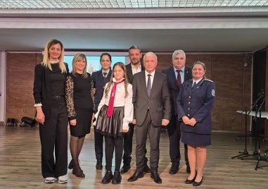 Ученичка от пловдивско училище с първа награда от конкурса на МВР “Аз и моето полицейско управление“