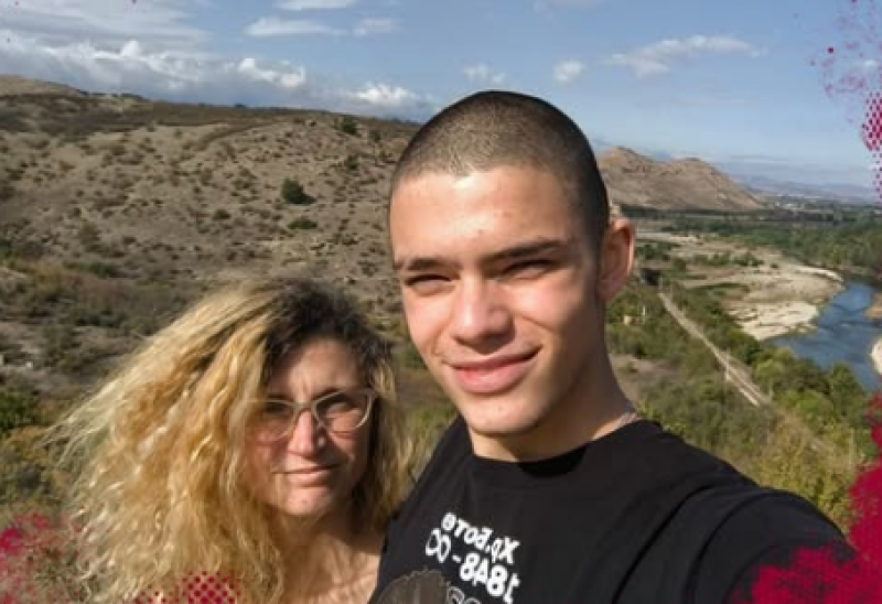 Боян е още момче, а се бори с тежко заболяване