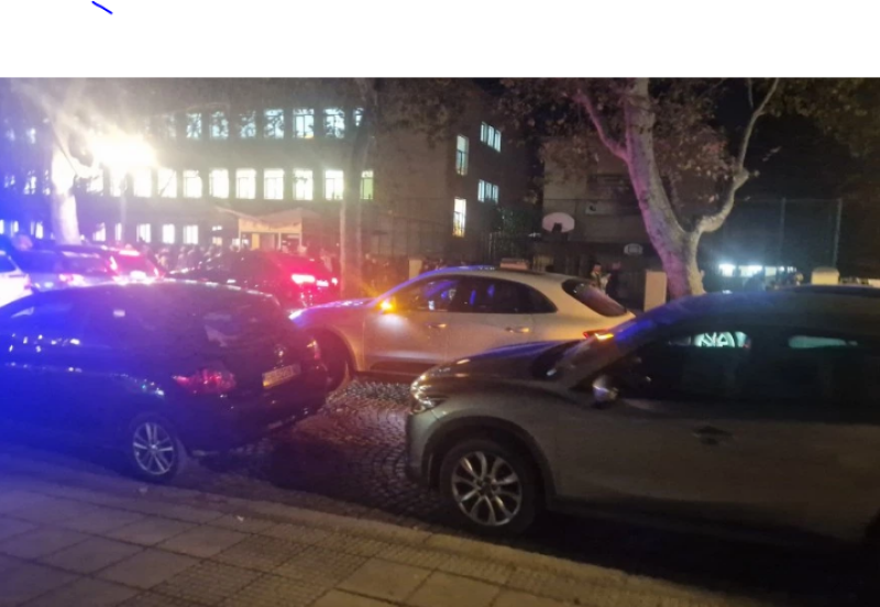 Ежедневен хаос с коли пред гимназия в центъра на Пловдив, два проекта обаче ще решат проблема