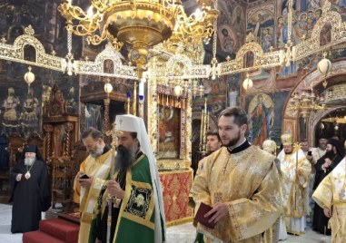 Отслужиха панихида в памет на патриарх Максим в Троянския манастир