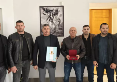 Почетен знак на Пловдив на Армейски спортен клуб по борба “Тракиец“