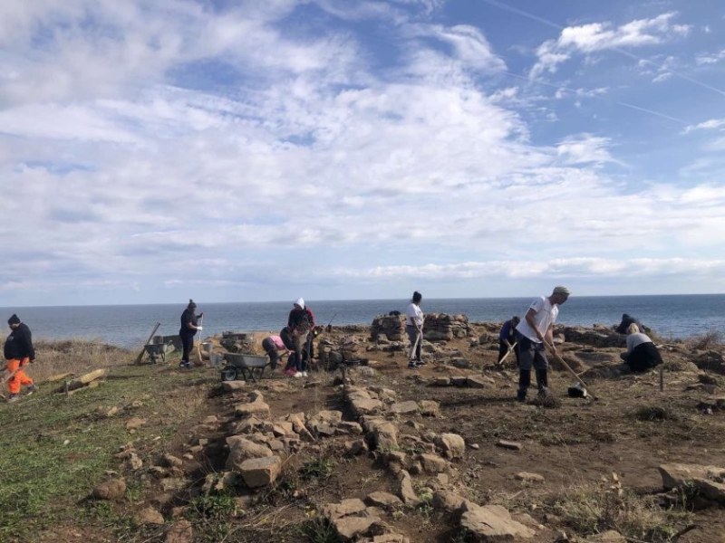 Археолози разкриват древен манастир край българското Черноморие