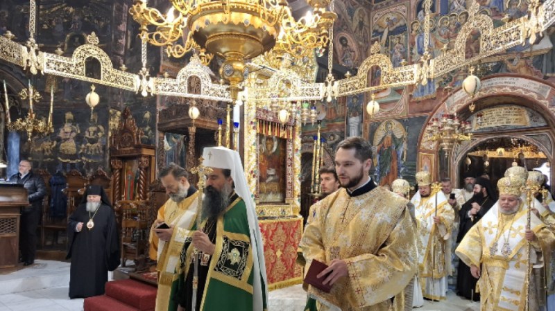 Отслужиха панихида в памет на патриарх Максим в Троянския манастир