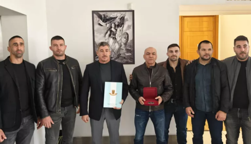 Почетен знак на Пловдив на Армейски спортен клуб по борба “Тракиец“