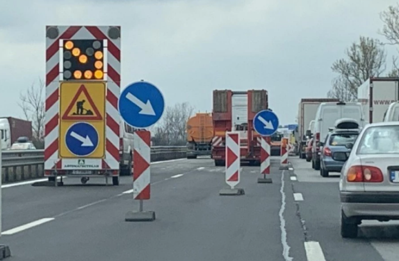 Ремонт затруднява и днес движението на АМ “Тракия” край Пазарджик