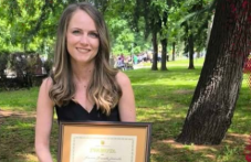 Пламена е млада жена, съпруга и майка, която има нужда от помощ за лечение