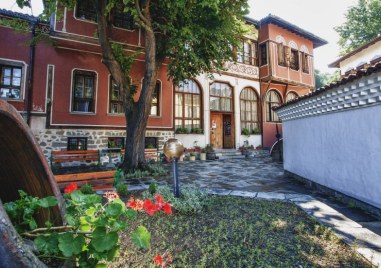 Община Пловдив обявява конкурс за куратор и концепция за Националните есенни изложби през 2026