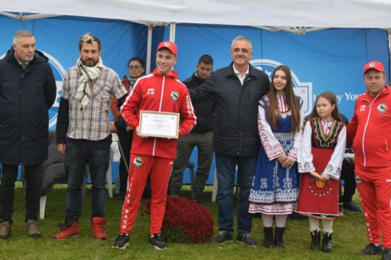 Младежи от Община Марица наградени на изложба на немски овчарки в Калековец