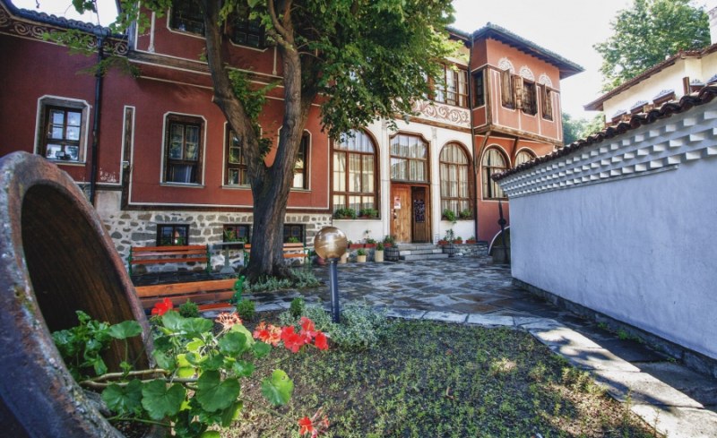 Община Пловдив обявява конкурс за куратор и концепция за Националните есенни изложби през 2026