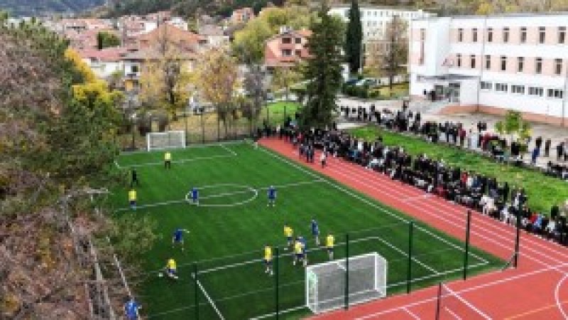 С нова спортна площадка 4 в 1 се сдоби асеновградска гимназия