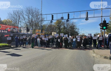 „Искаме си директора” - медици от УМБАЛ - Пловдив блокираха кръстовище