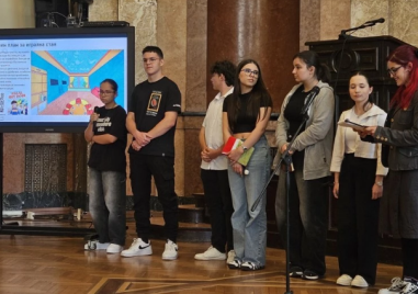 Пловдивски ученици проектираха детска болница в Газа, спечелиха международни отличия