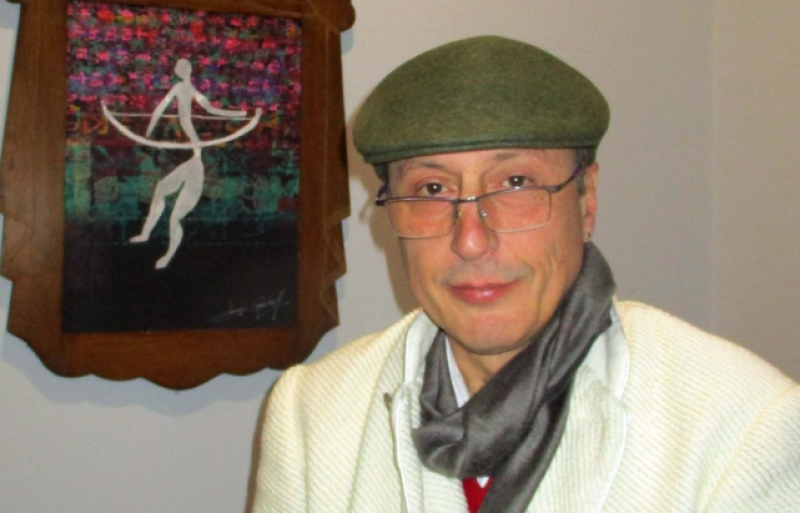 Ангел Гешев връща “Времето“ в Пловдив с нов живот на стари каширани кашони от Китай