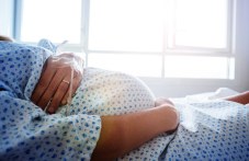 Лекари от три болници спасиха родилка и бебето ѝ