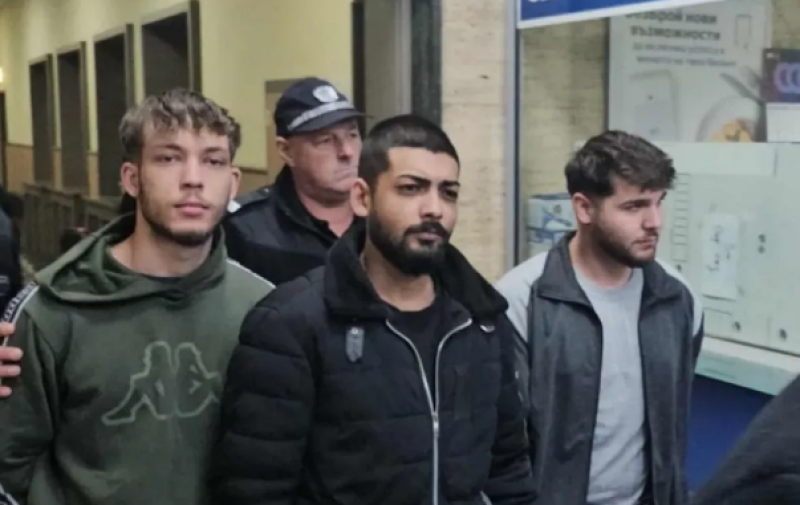 Тримата, пребили младеж в Пловдив, съблекли жертвата си и снимали издевателството